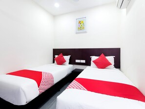 ห้องสแตนดาร์ดทวิน, เตียงเดี่ยว 2 เตียง, ปลอดบุหรี่ | โต๊ะทำงาน, Wi-Fi ฟรี