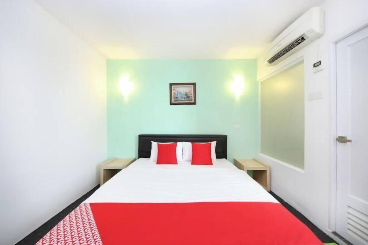 Escritorio, wifi gratis, ropa de cama