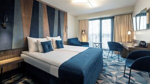 Minibar, in-room safe, desk, blackout curtains - Wellton Riverside SPA Hotel (Riga)