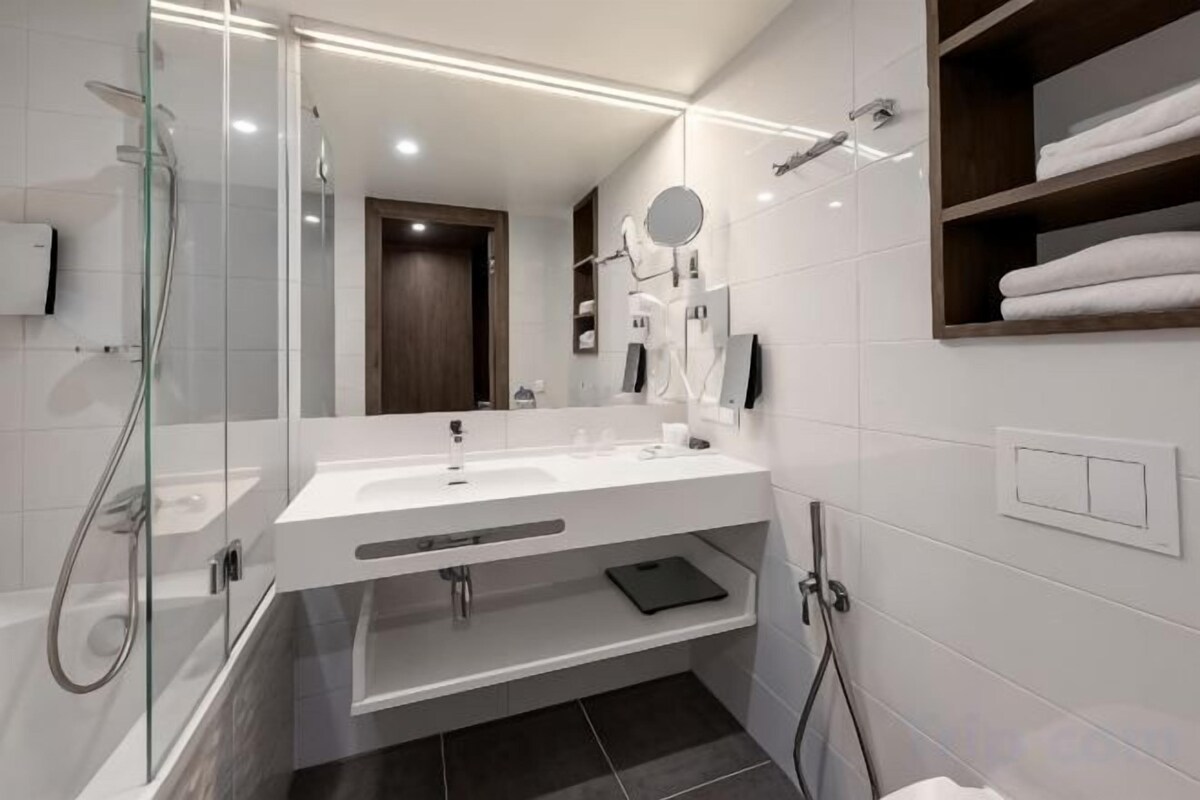 Banheiro | Ducha de hidromassagem, secador de cabelo, piso aquecido 