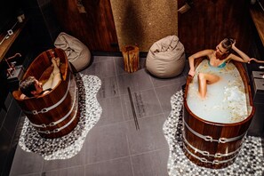 迷你吧、客房内保险箱、办公桌、遮光窗帘