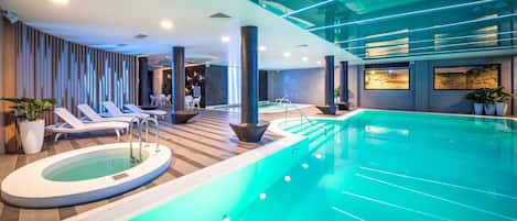 Minibar, coffres-forts dans les chambres, bureau, rideaux occultants