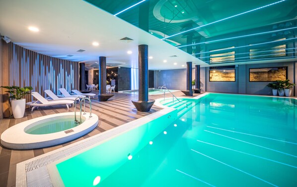 迷你吧、客房内保险箱、办公桌、遮光窗帘