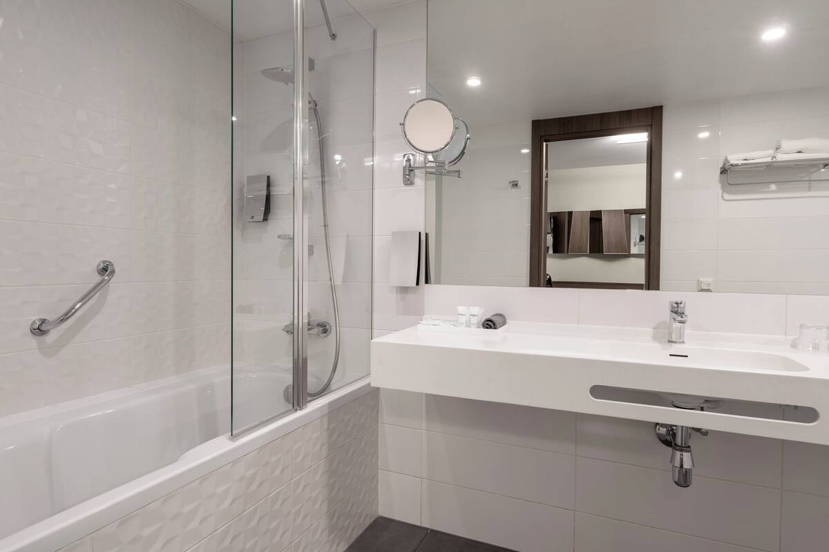 hydromassage showerhead, hair dryer, heated floors, towels