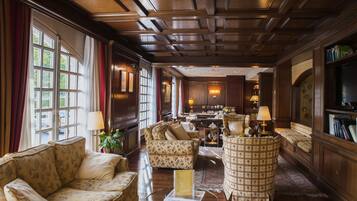 Coin salon dans le hall