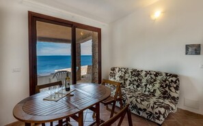 Villa, 2 Bedrooms | Living room