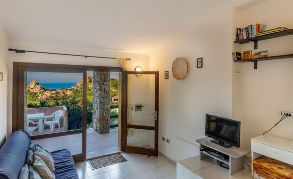 Villa, 2 Bedrooms | Living room | Flat-screen TV