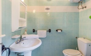 Villa, 2 Bedrooms | Bathroom | Shower, rainfall showerhead