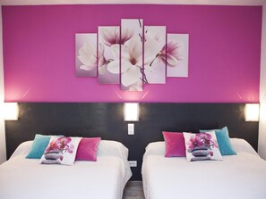 高級寝具、客室ごとに異なる装飾、客室ごとに異なるインテリア、ベビーベッド (無料)