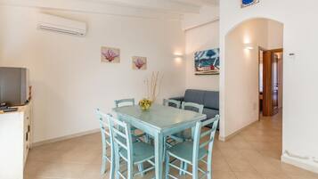 Villa, 2Â Schlafzimmer | Wohnbereich | Fernseher