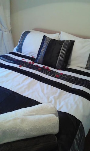 Deluxe Double Room - St Hilda Guest House (Bridlington)