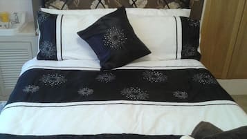 Quarto casal standard | Ferros/tábuas de passar roupa, Wi-Fi de cortesia, roupa de cama