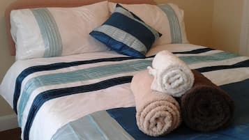 Standard-Doppelzimmer | BĂŒgeleisen/BĂŒgelbrett, kostenloses WLAN, BettwĂ€sche