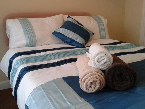 Standard Double Room | Iron/ironing board, free WiFi, bed sheets