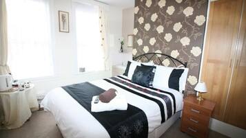 Kahden hengen deluxe-huone | Silitysrauta/-lauta, ilmainen Wi-Fi, vuodevaatteet