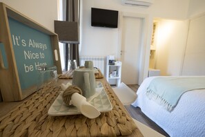 Deluxe Double Room, 1 Queen Bed, Non Smoking | Desk, blackout drapes, free WiFi, bed sheets - Suite Simonetta (Sarzana)