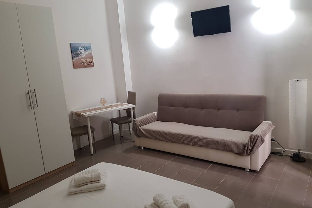In-room safe, free WiFi, bed sheets