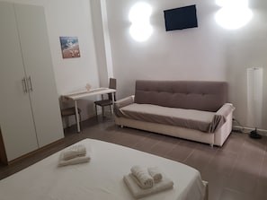 In-room safe, free WiFi, bed sheets