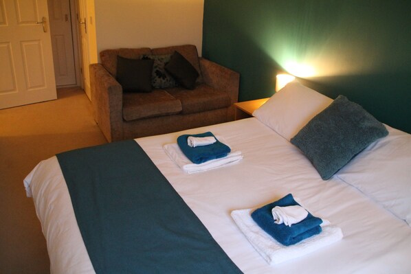 Apartment, 2 Bedrooms | 2 bedrooms, desk, iron/ironing board, free WiFi