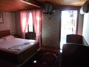 Dobbeltrom – standard, 1 soverom, balkong | Wi-fi (inkludert) og sengetøy