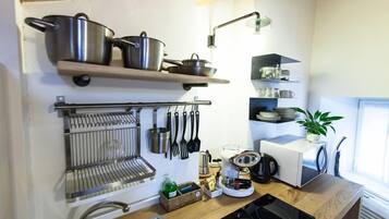 Comfort-huoneisto | Yksityinen keittiö | Jääkaappi, mikroaaltouuni, liesi, vedenkeitin