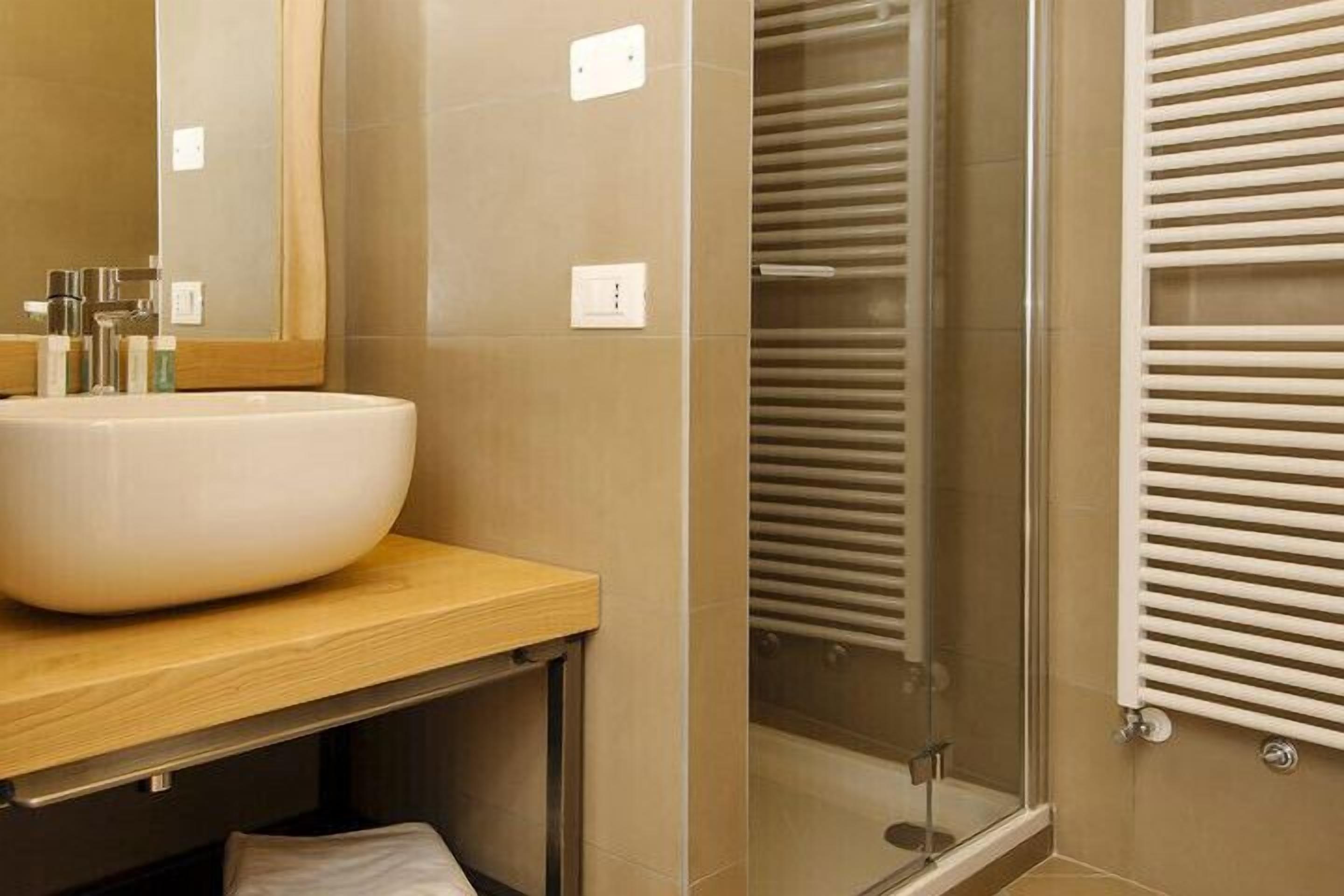 Apartamento conforto | Banheiro | Chuveiro, secador de cabelo, bidê, toalhas de banho