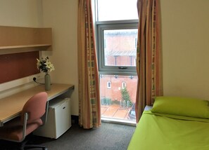 Chambre Simple, salle de bains attenante