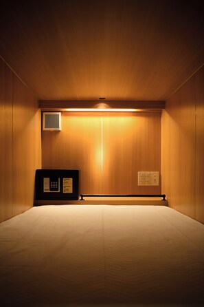 Premium bedding, in-room safe, soundproofing, free WiFi - Tsukimi Hotel (Kyoto)