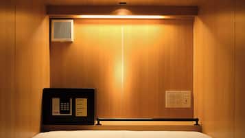 Premium bedding, in-room safe, soundproofing, free WiFi