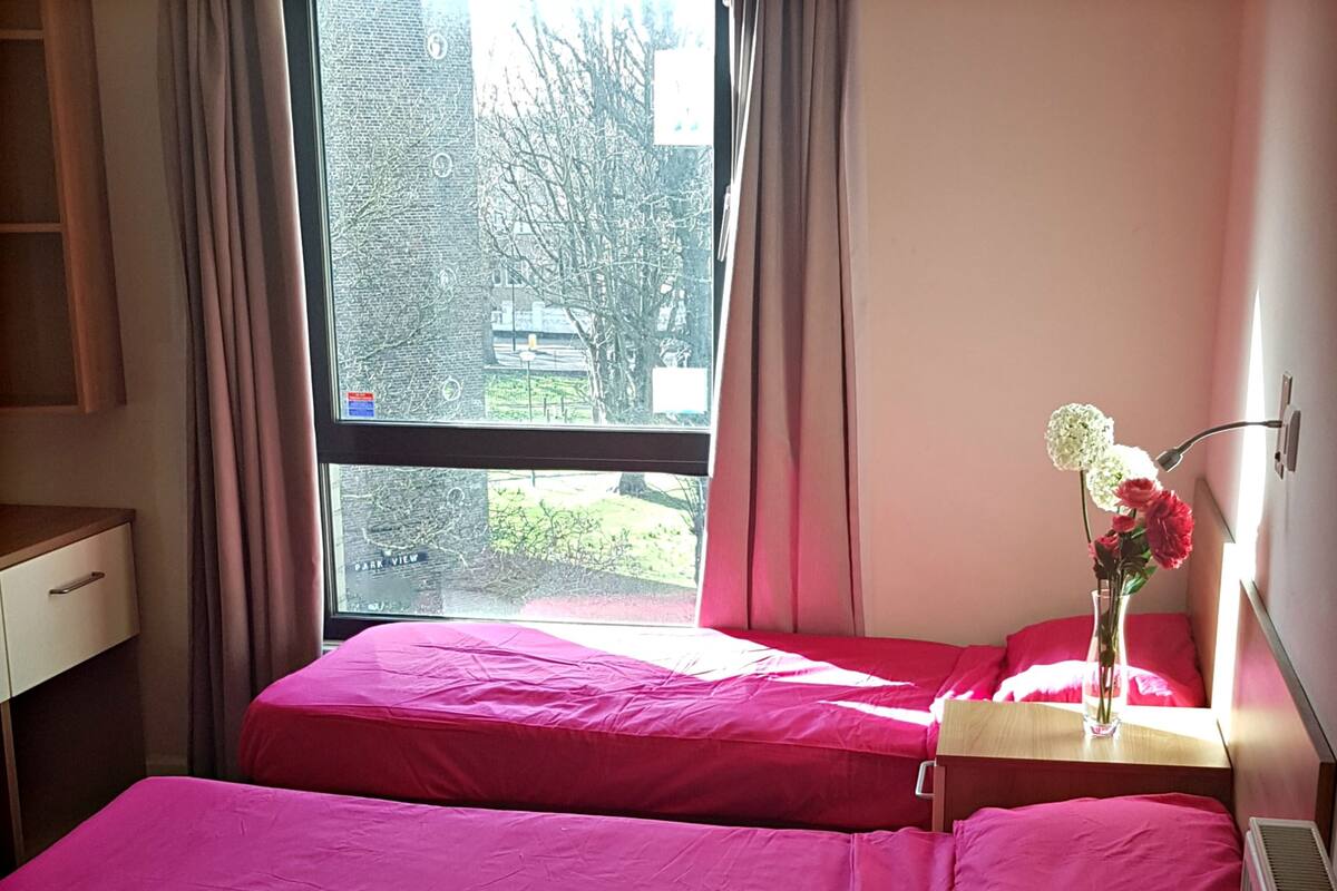 1 x Bed in Female Twin Ensuite Room | Desk, WiFi (free), bed sheets