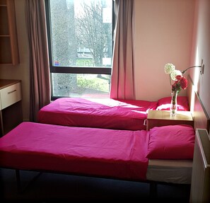 1 x Bed in Female Twin Ensuite Room | Desk, free WiFi, bed sheets