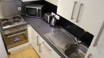 Studio, Ensuite | Private kitchenette | Shared fridge, microwave