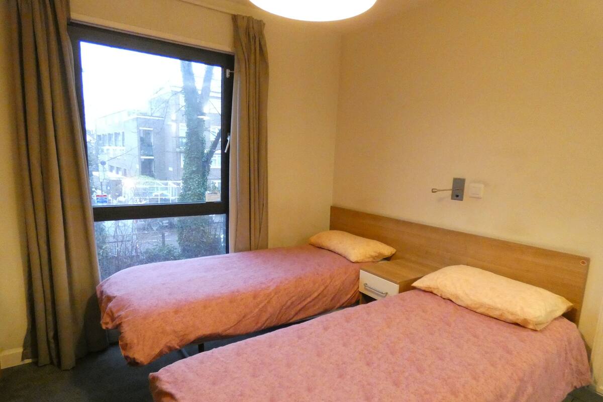 1 x Bed in Male Twin Ensuite Room  | Desk, WiFi (free), bed sheets