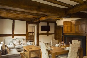 标准公寓, 1 张大床, 无烟房 | 起居区 | 电视