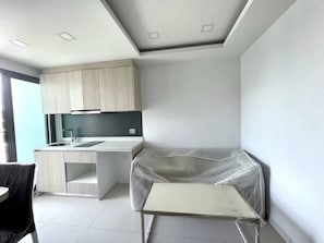 One Bedroom Apartment  | Dapur pribadi | Lemari es, microwave, kompor, dan ketel listrik