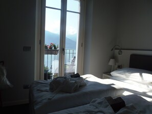 Desk, soundproofing, rollaway beds, free WiFi - Albergo Dongo (Dongo)