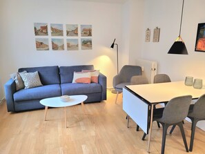 Familieleilighet | Skrivebord, blendingsgardiner, wi-fi (inkludert) og sengetøy