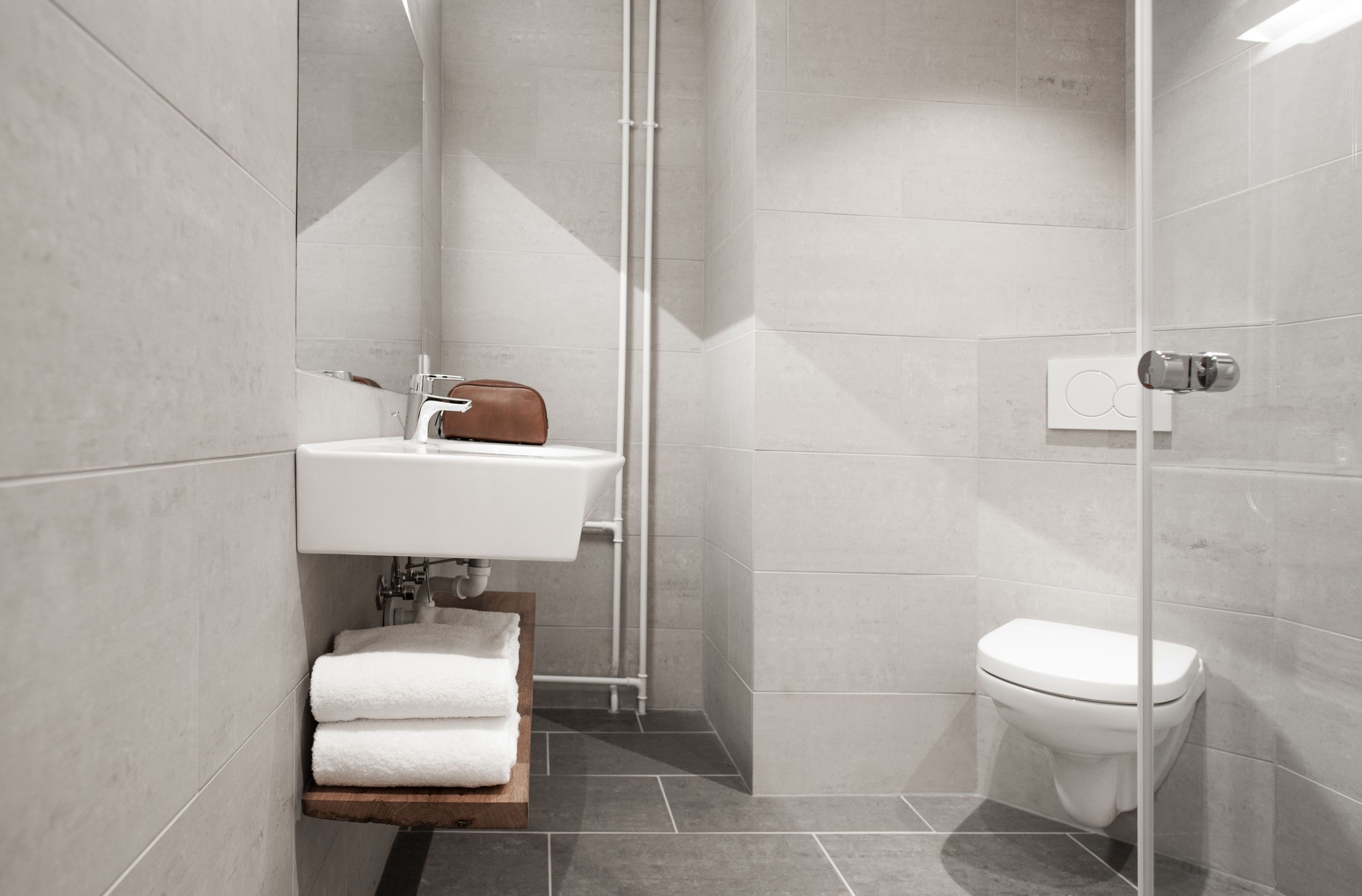 double room, 1 queen bed, non smoking | bathroom | shower, hair dryer, towels