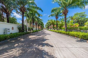 Property grounds - View Talay Villa by PSR (Pattaya)