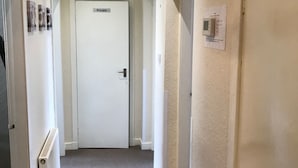 A hallway with a closed door labeled "Private." - Crags View Apartment (Edinburgh)