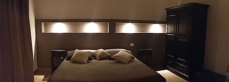 三人房 | 办公桌、免费 WiFi、床单