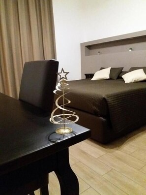 Desk, free WiFi, bed sheets - B&B Lei (Foggia)