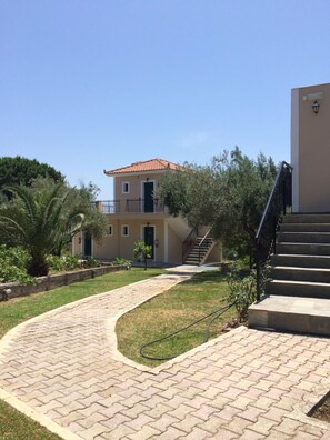 Property grounds - Koukounaries Studios (Kefalonia)