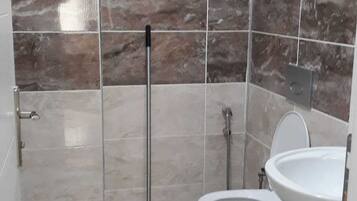Apartment, 3 Bedrooms | Bathroom | Slippers