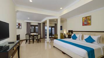 Premier Room with Sit-out | 1 bedroom, premium bedding, in-room safe, desk
