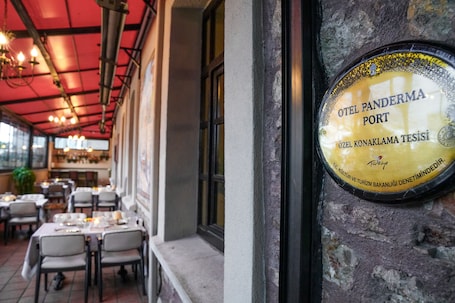 Se sirven desayunos, almuerzos y cenas; cocina internacional