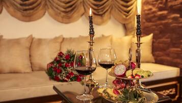 Camera Design | Biancheria da letto di alta qualità, minibar, una cassaforte in camera