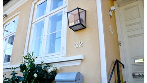 Property entrance - 120 m2 holiday flat in central Svaneke (Svaneke)