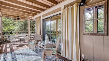 Condo, 2 phòng ngủ | Khu ẩm thực ngoài trời