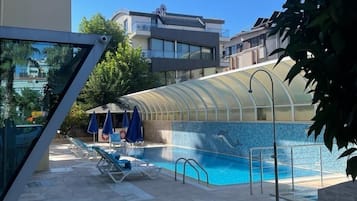 Outdoor pool, pool umbrellas, sun loungers